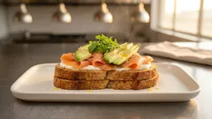Grzanki z awokado i łososiem jak z kawiarni — prosty przepis na 15 minut